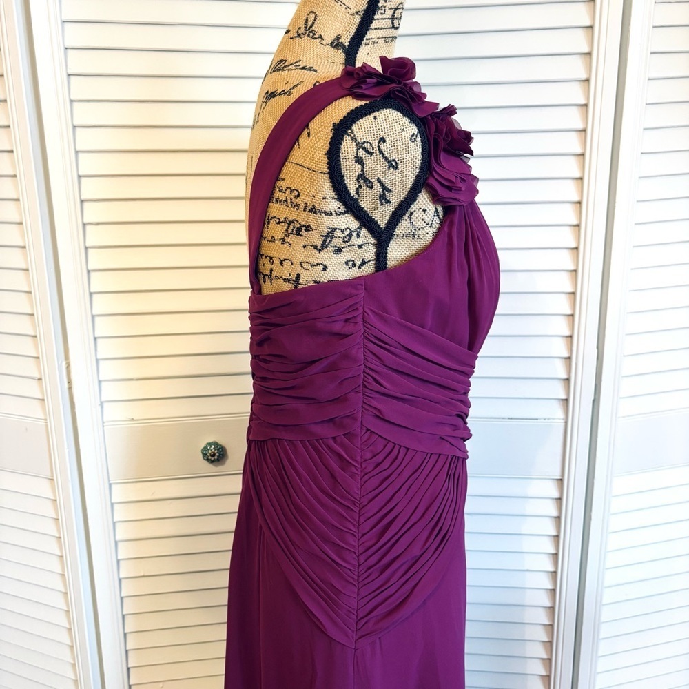 David’s Bridal Plum Purple One Shoulder Ruched Chiffon Maxi Formal Dress Size 6 - Picture 4 of 7